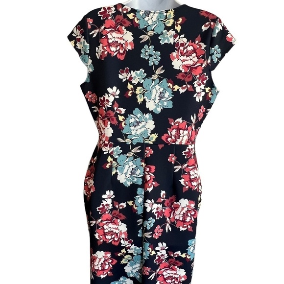 Simply Styled | Floral Dress - Picture 5 of 7